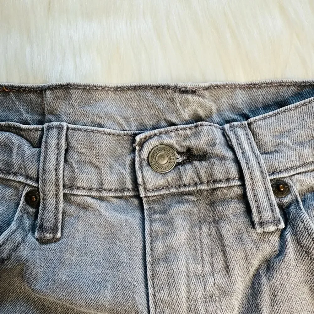 Levis gray distressed